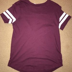 maroon tee shirt